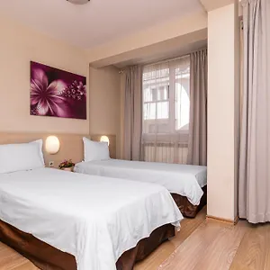Family Madrid Hotel